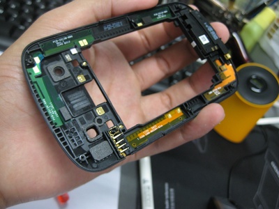 黑莓手機拆機圖解 維修安裝與內部結構分析