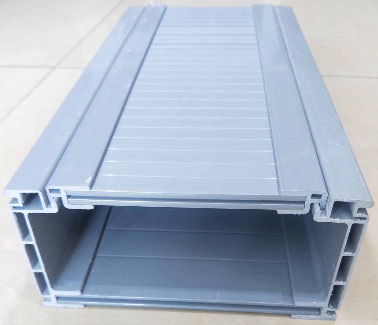 高分子合金電纜橋架 定義、優勢與應用前景